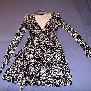 Tarte wrap dress in black and white abstract print XS